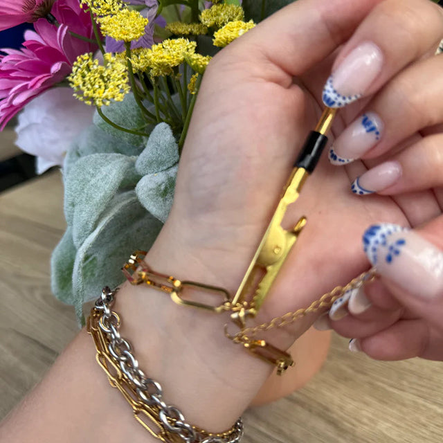 🔥Last Day!49% Off🔥Bracelet Fastening Tool – Put On Bracelets Effortlessly Without Help